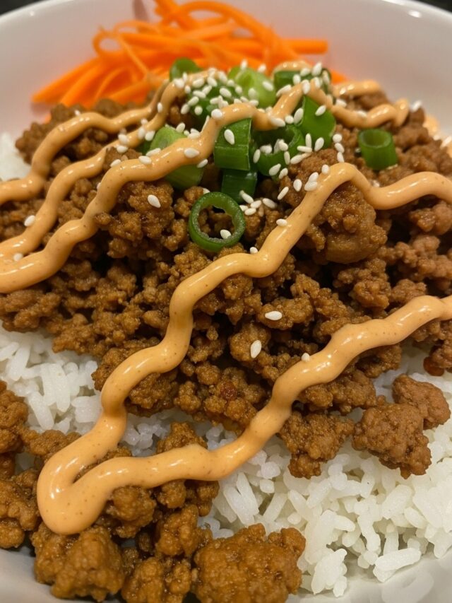 Ground Turkey Rice with Creamy Bang Bang Sauce